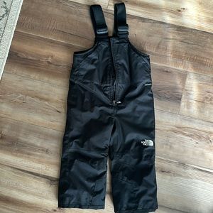 North Face Snowsuit, Boys 4T. Like New Condition.